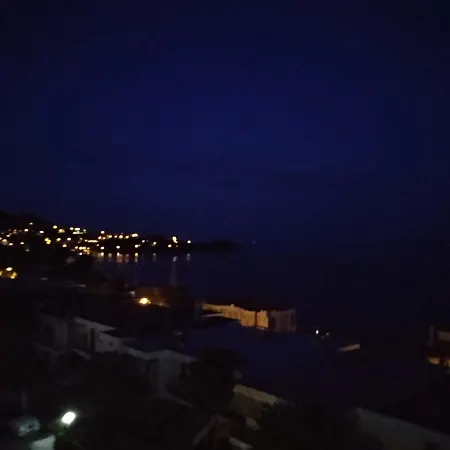 Thea Panoramico بيت للعطل